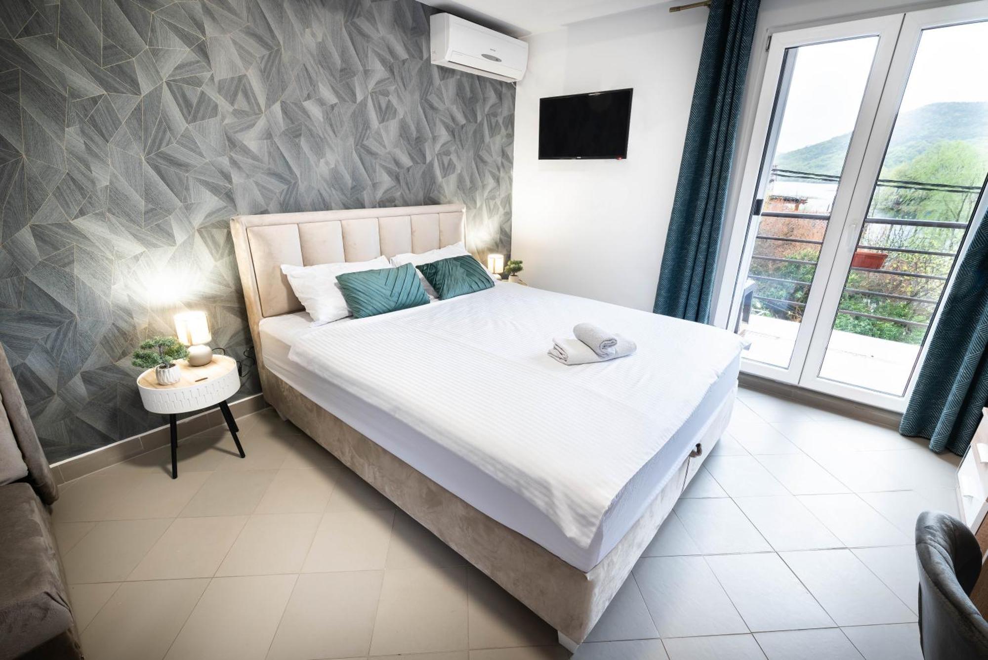 Studio Apartment Cudo Nevidjeno Karuc Ngoại thất bức ảnh